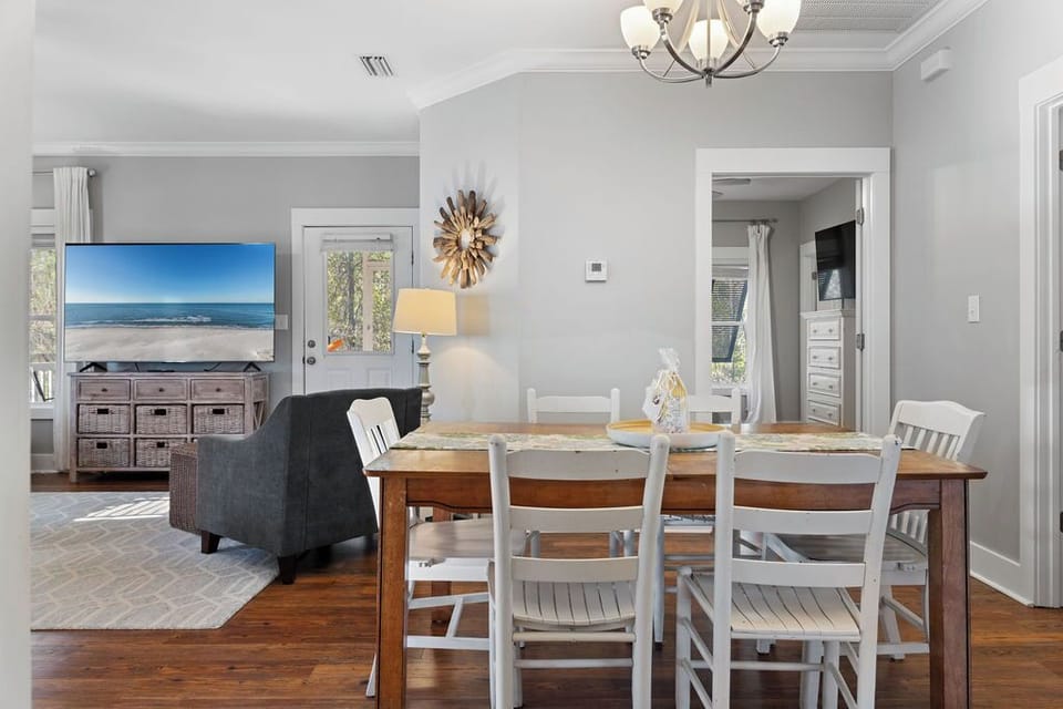 Dining Area - The open dining area features a table with seating for 6. Enjoy quality time with every member of your group in this open concept space.