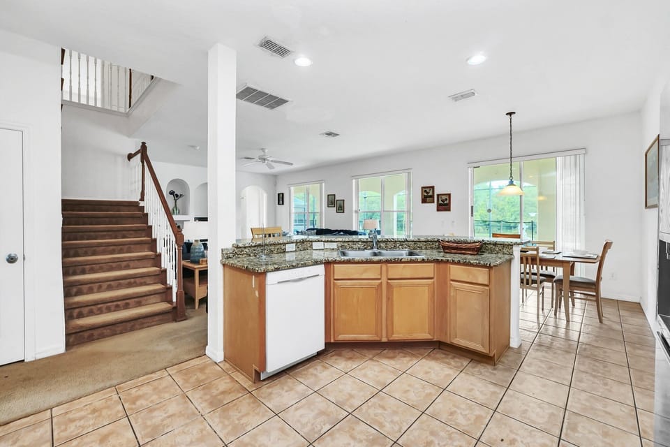 18-web-or-mls-203-birkdale-st