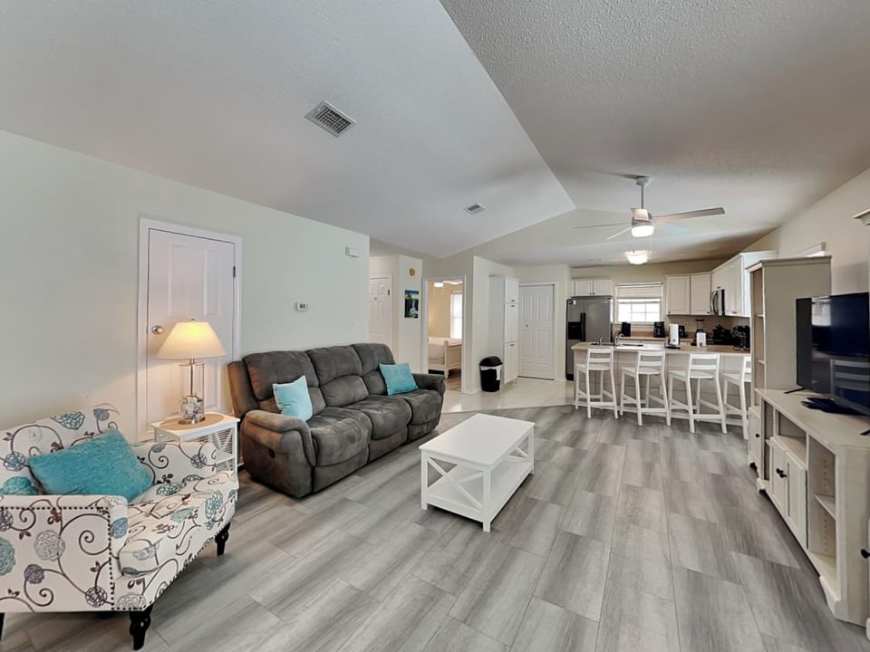 Living Area - Comfortable Seating