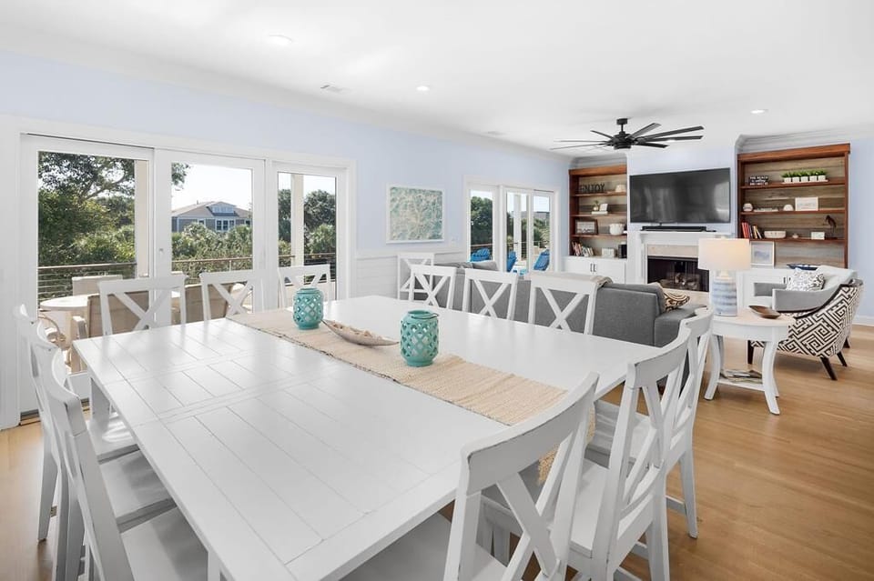 Dining Table & Chairs