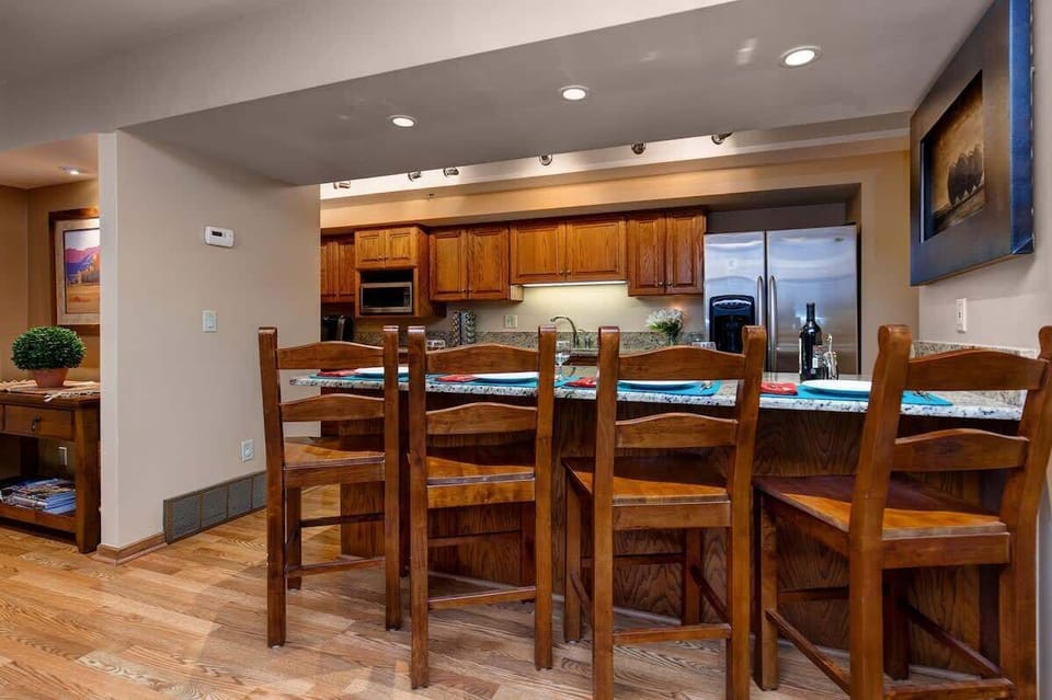Kitchen island seats 4
