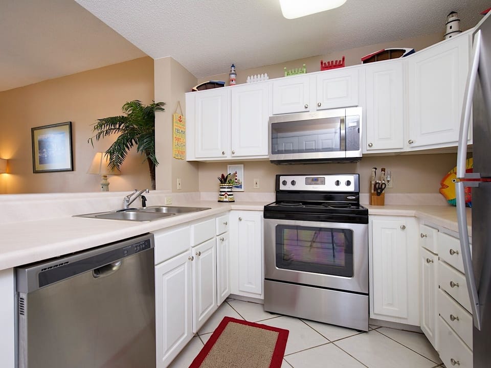 Dunes 303 - Kitchen with stainless steel appliances