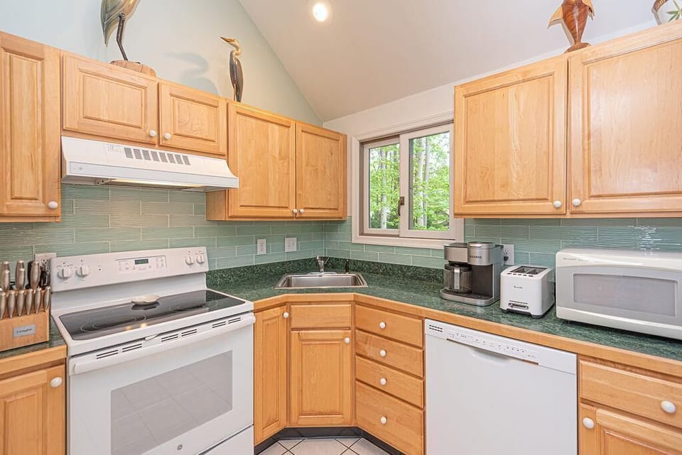 Kitchen, View 3