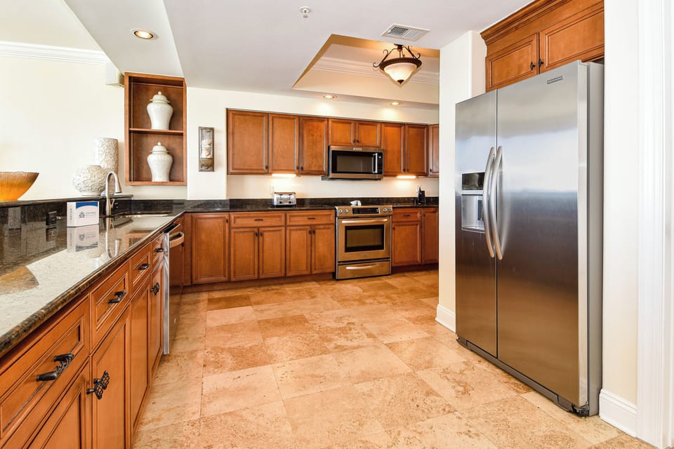 Majestic Sun 1106A - Fully Equipped Kitchen