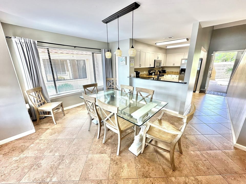 Dining area for 6
