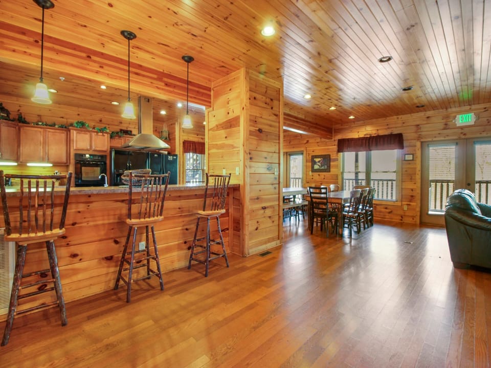 Breakfast Bar - Seating for Four