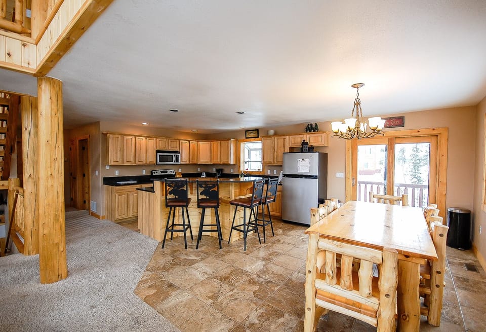 Dining & Kitchen