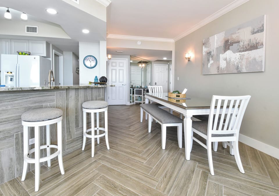 Silver Shells St. Croix 606- Dining Area and Breakfast Bar