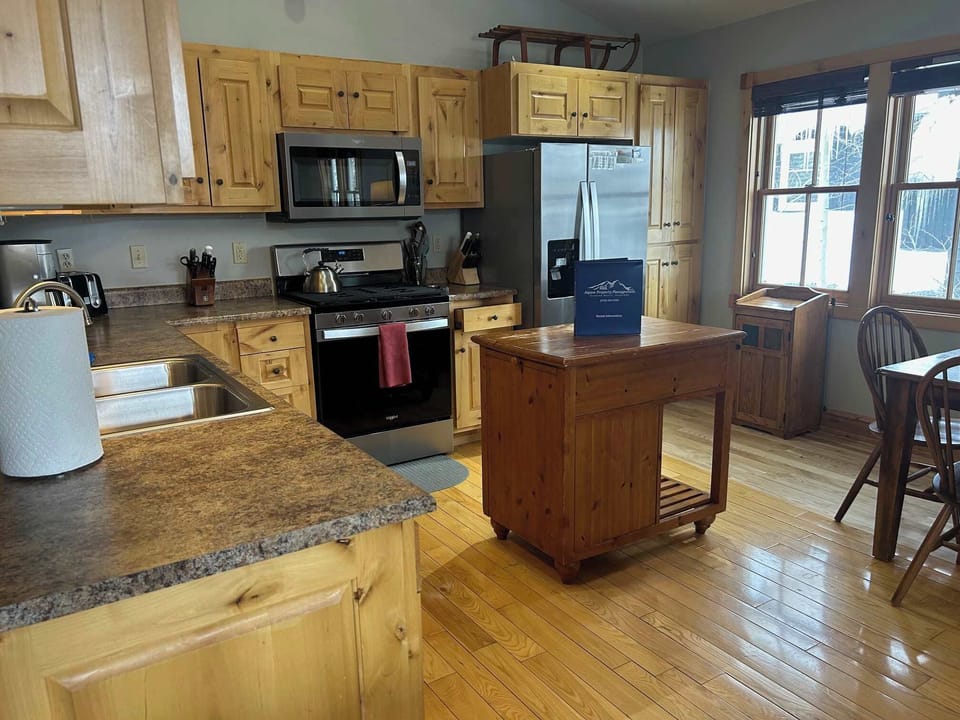 Fully equipped kitchen with new appliances