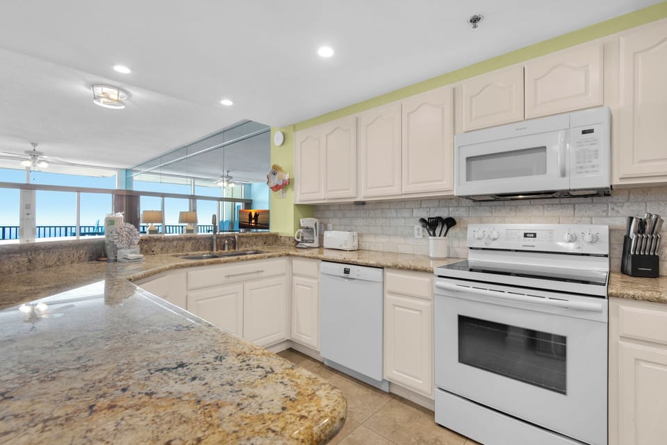 Full kitchen