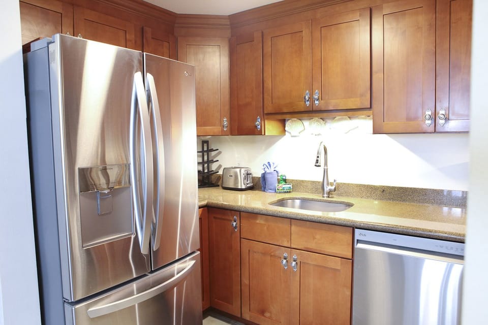 B6 Kihei Sands Beachfront Condominiums - Enjoy cooking in your fully stocked kitchen and new stainless steel appliances.