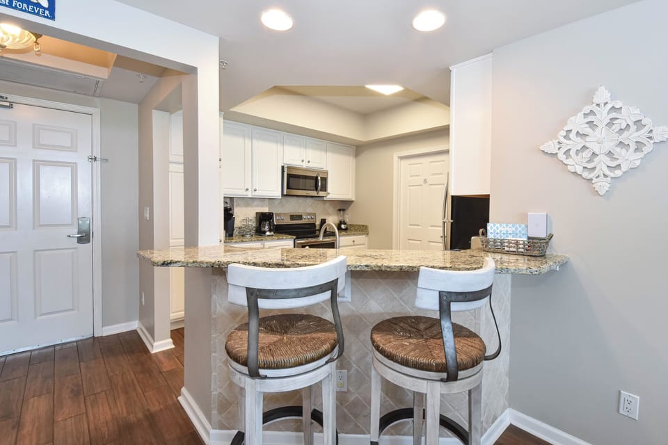 Silver Beach Towers East 602- Breakfast Bar Area