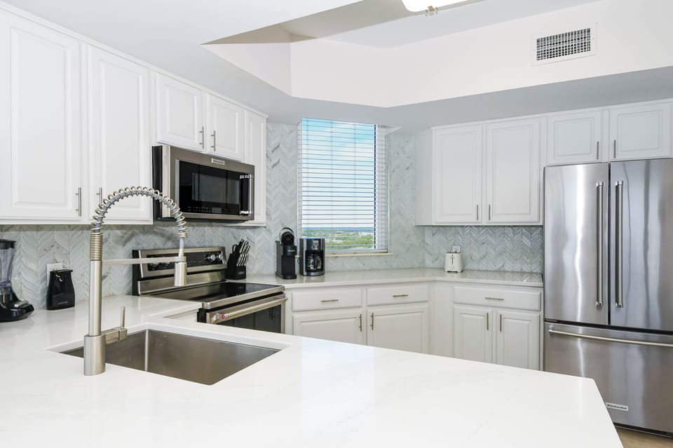 Silver Beach Towers East 1506- Fully Equipped Kitchen