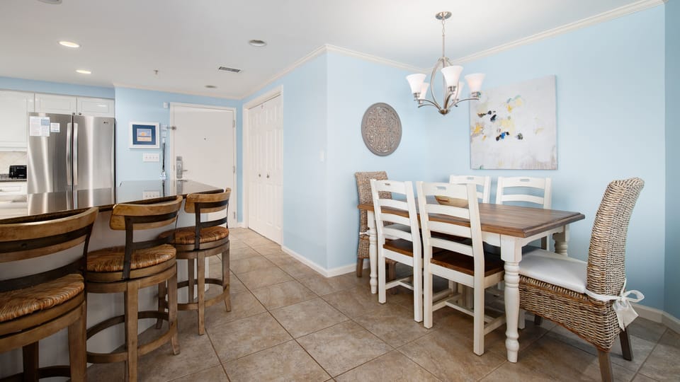 Breakfast Bar and Dining Areas