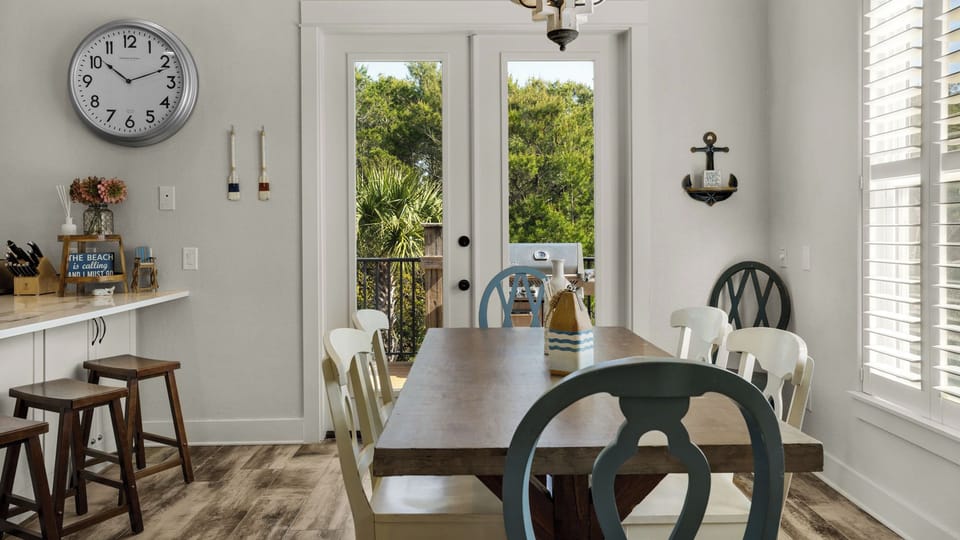 Lazy Days - 2nd Floor Dining area