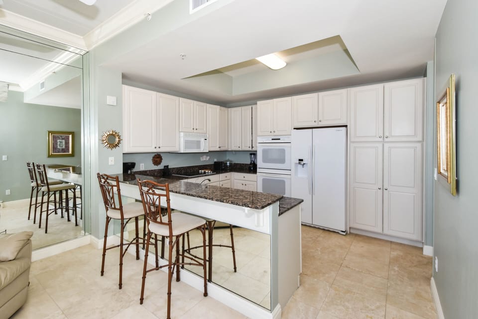 Silver Shells St. Maarten Penthouse 5- Breakfast Bar Area