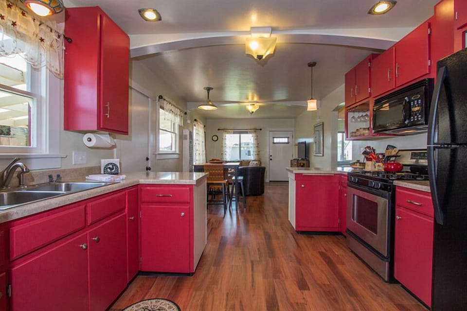 Have fun cooking in the red hot kitchen!
