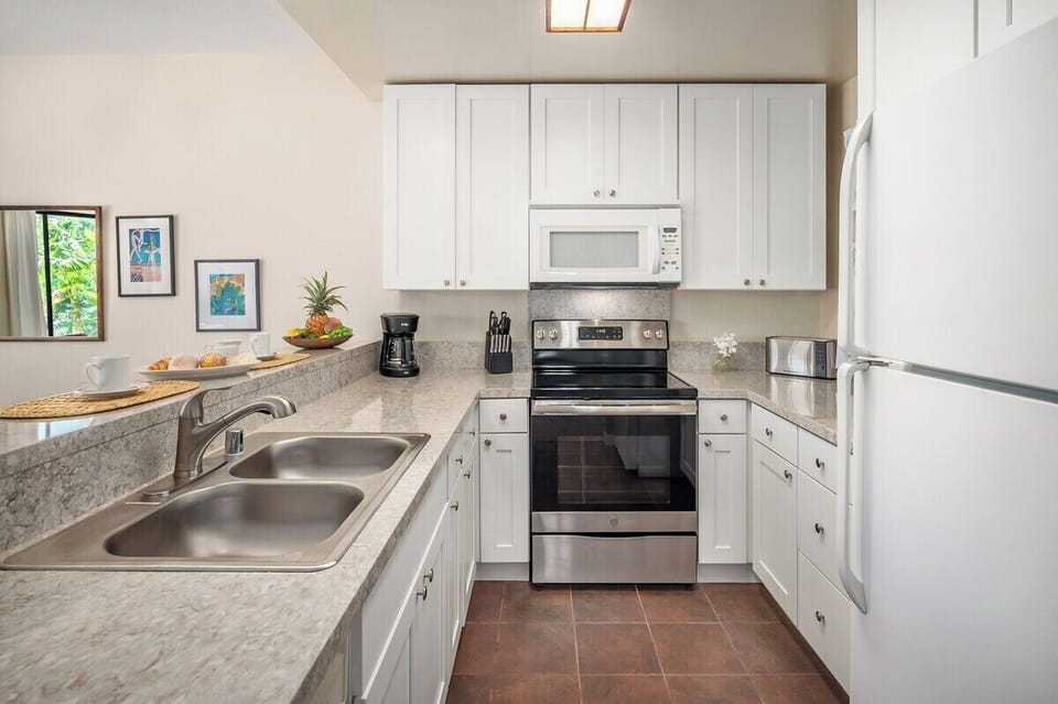 Makanui 512 - Create your favorite culinary delights in this fully equipped kitchen