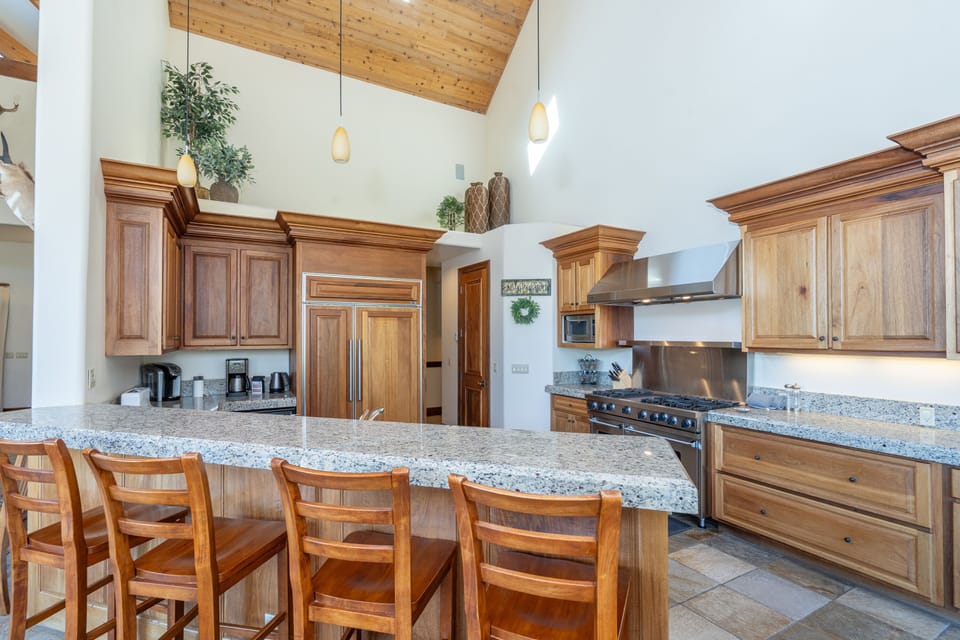 3.2-lodge-point-mountain-village-kitchen2