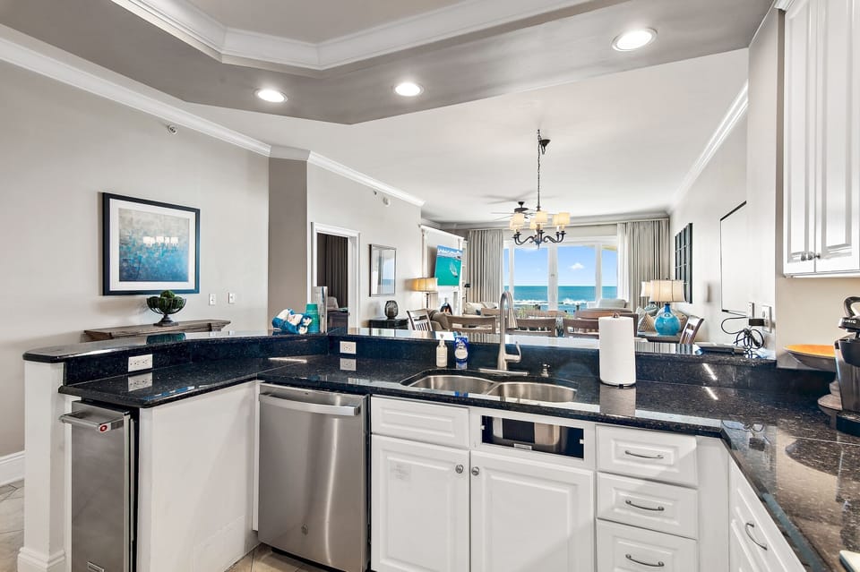 Kitchen - Spacious kitchen.
With your rental with Your Friend at the Beach you get a starter pack of kitchen items.
Paper towel, dish soap, plenty of dishwashing tabs.