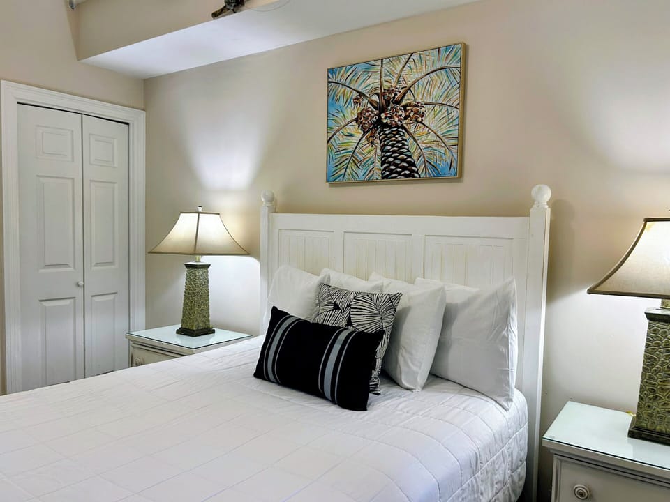 Summer Place #102 bedroom #3 - Queen Bed