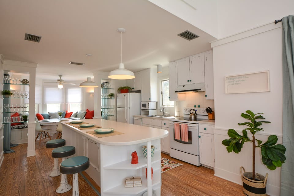KITCHEN BAR AREA