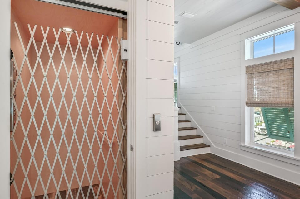  Second Floor: Elevator