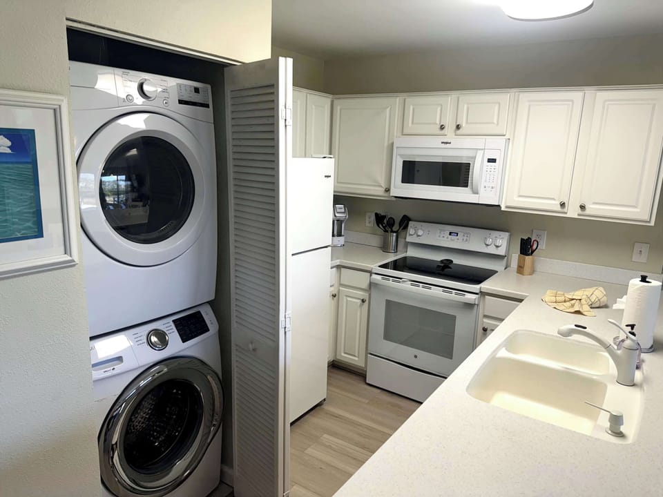 Kitchen/Washer and Dryer