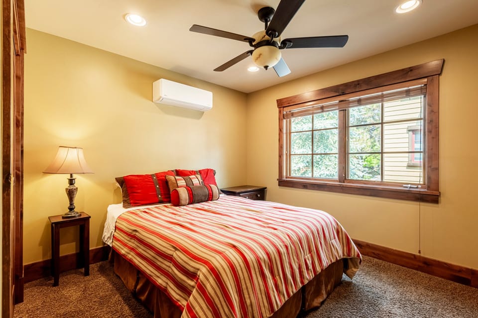 Bedroom 4 with Queen Bed, Bathroom Access