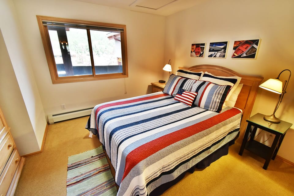 Guest Bedroom with Queen - Guest Bedroom with Queen