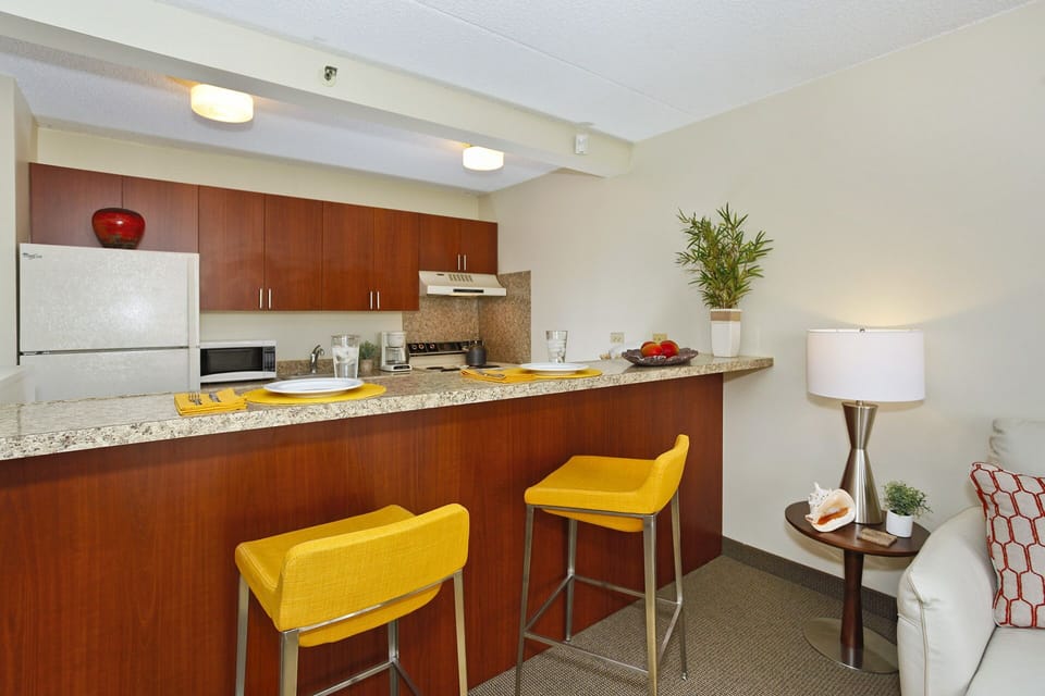 Full kitchen with breakfast bar!