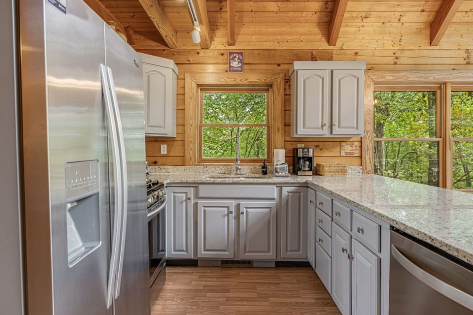 Fully Equipped Kitchen w/ Stainless Steel Appliances