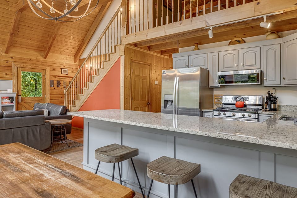 Kitchen w/ Breakfast Bar Seating