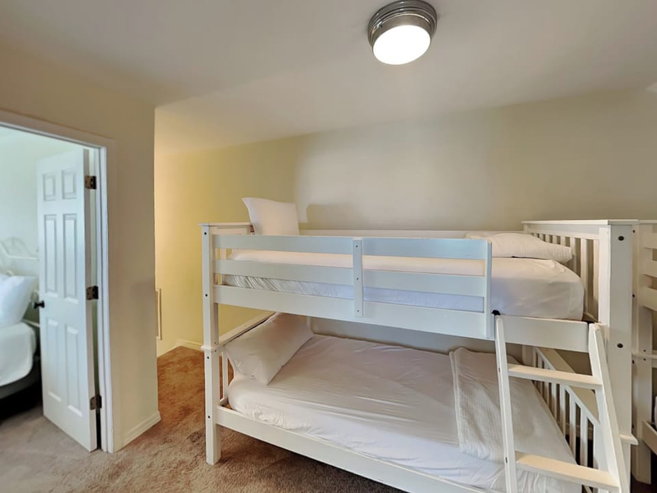 Muskoka A - Loft - Two Twin/Twin Bunk Beds