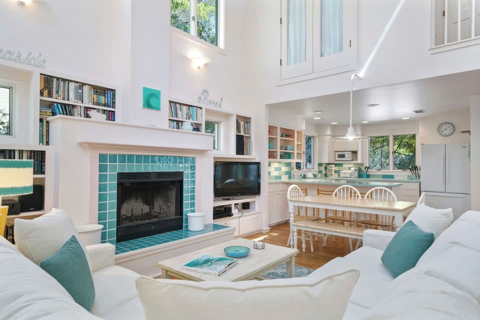 LARGE OPEN LIVING & DINING AREA OFF OF KITCHEN; FLAT SCREEN TV