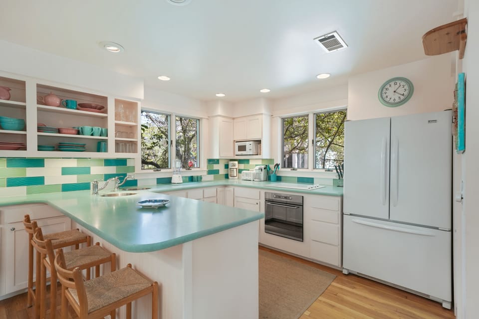 UPDATED COASTAL KITCHEN W/BAR SEATING FOR THREE