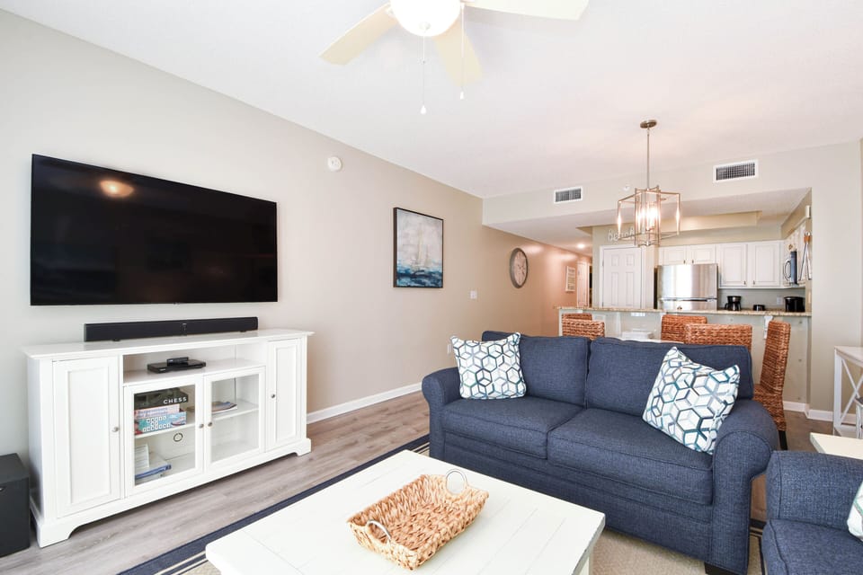Majestic Sun 512B- Living Area