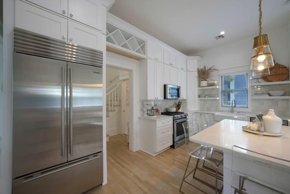 GENEROUS KITCHEN WITH STAINLESS STEEL APPLIANCES
