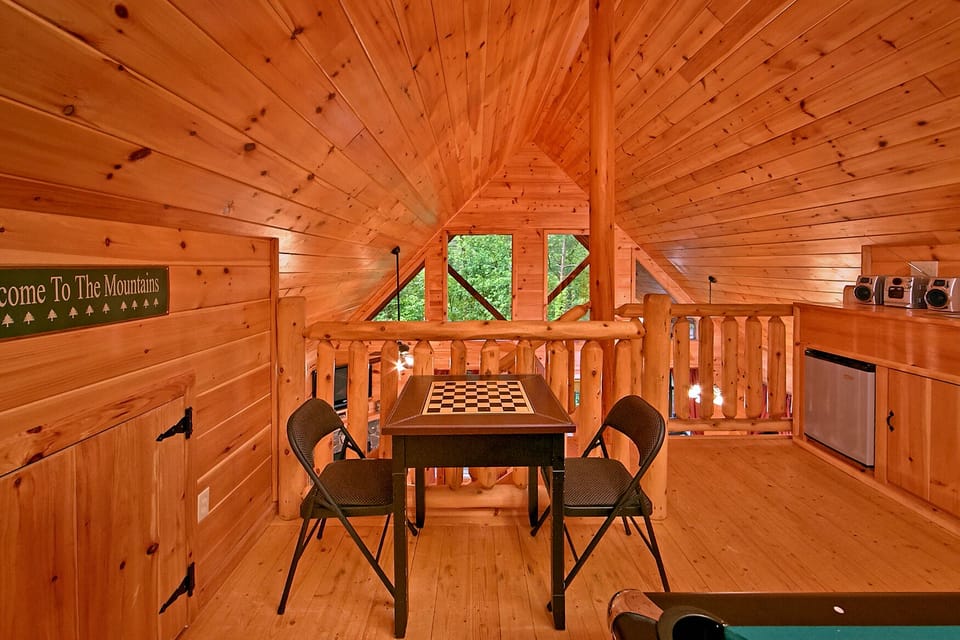This incredible cabin located off of Bird's Creek is just minute - Cabin now has new Multicade Arcade Game. Play all of your favorites. Watch your favorite movies, play pool, shop, soak in the hot tub or watch the sunset.