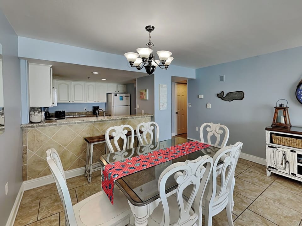 Dining Area - Table and Bar Seating