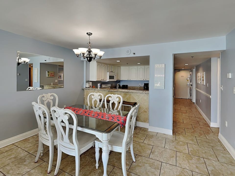 Dining Area - Table and Bar Seating