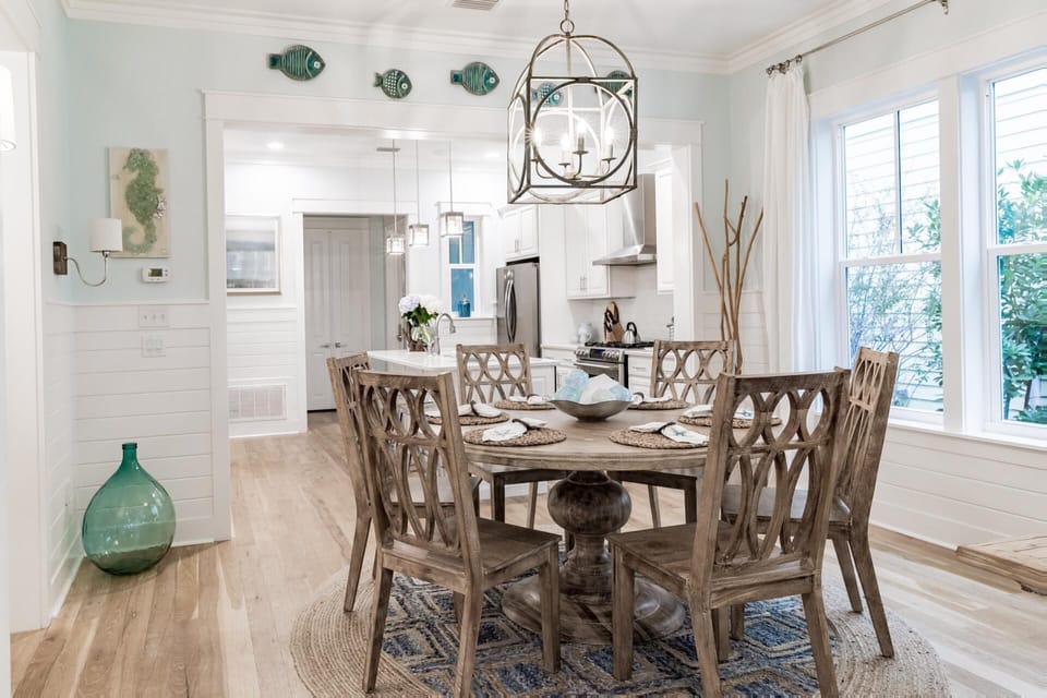 First Floor: Dining Area