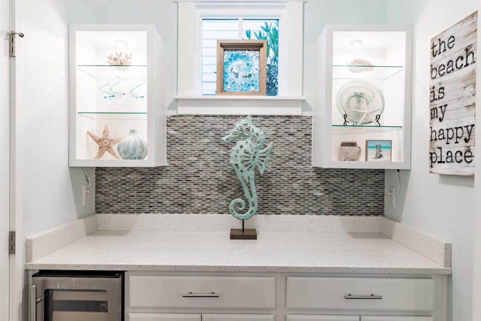 First Floor: Wet Bar