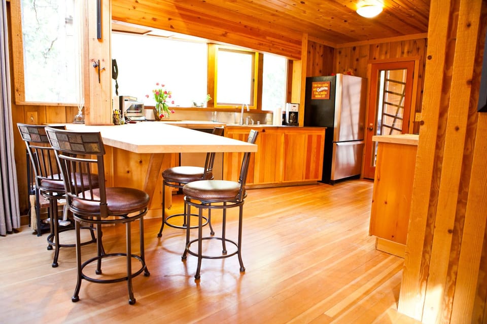 Breakfast nook perfect for morning coffee - Breakfast nook is perfect for morning coffee