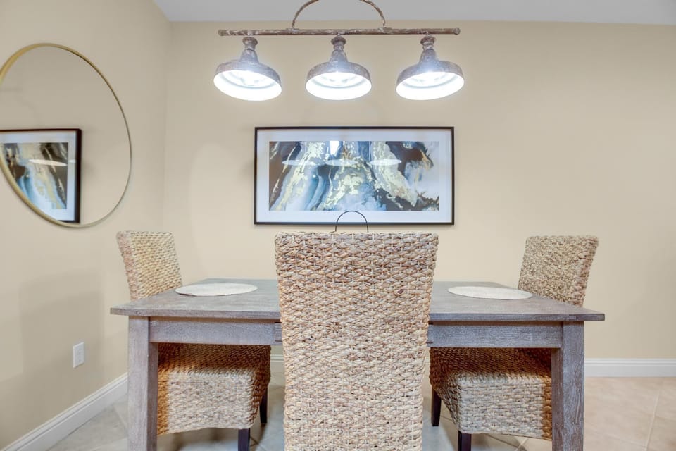 Dining Area - The dining area offers a new table with seating for 4, new lighting, and beautiful artwork.