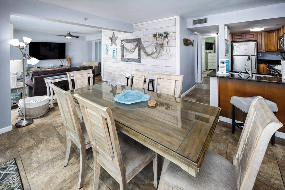 Kitchen/Dining area