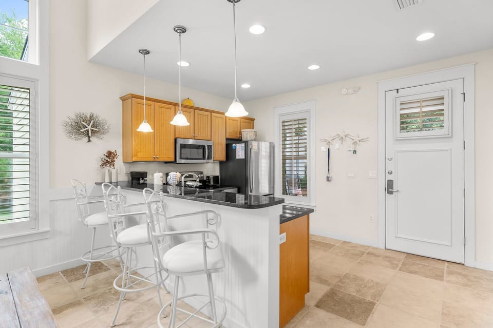 Kitchen with Breakfast Bar