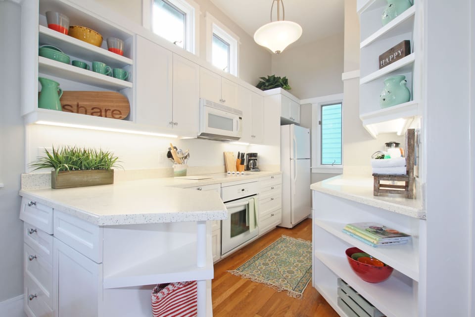 FULLY EQUIPPED, SPACIOUS KITCHEN WITH NATURAL LIGHT