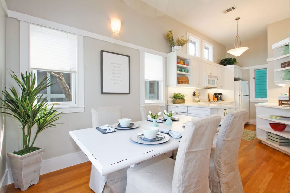 DINING AREA ALTERNATE VIEW FACING KITCHEN