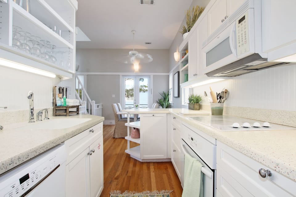 KITCHEN ALTERNATE VIEW FACING DINING